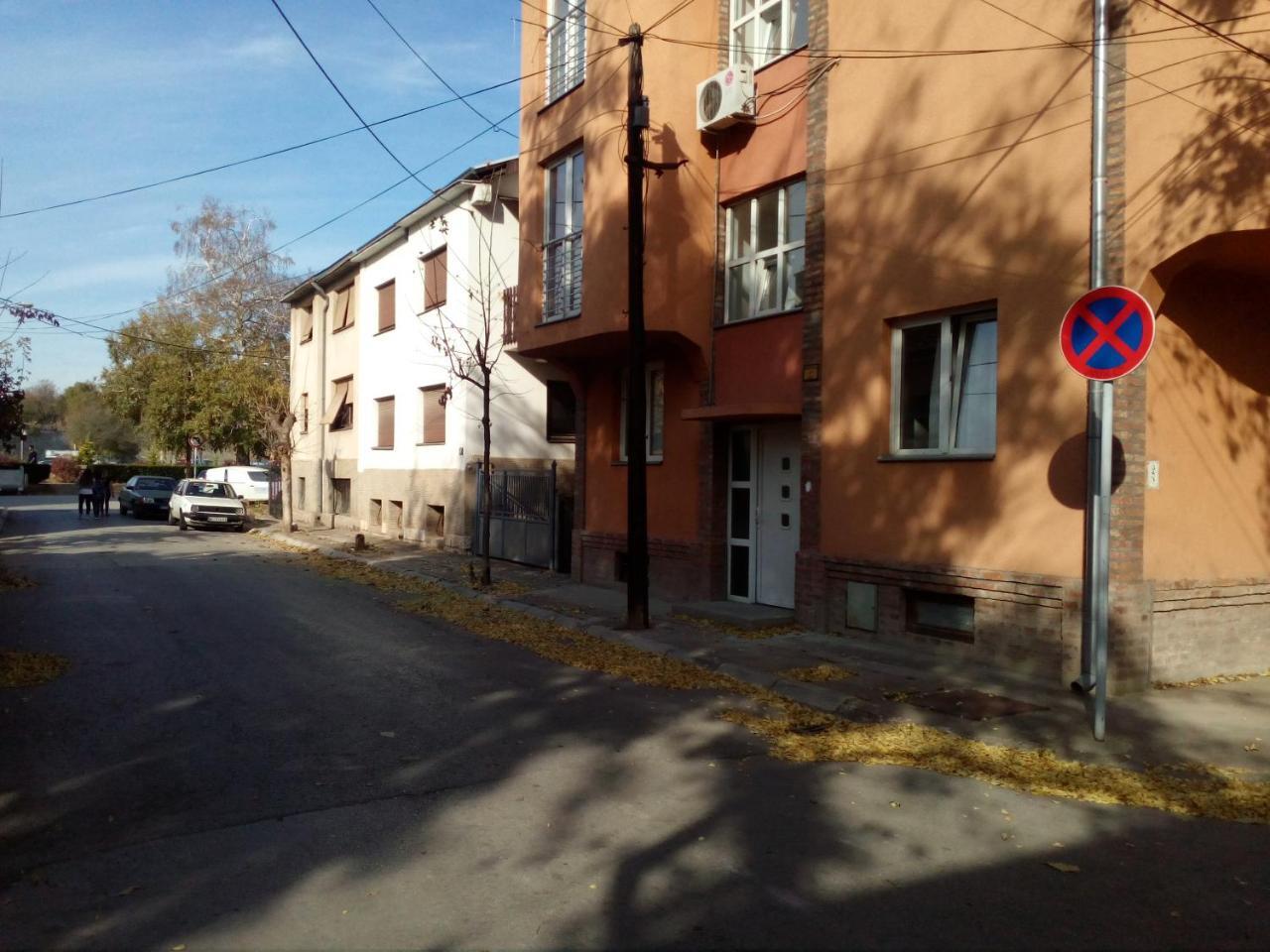 Center 1 * Nis